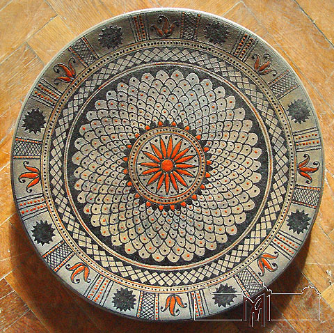 Nicolae Coţofan (1939) Platou decorativ. Ceramică, email, d-50 cm